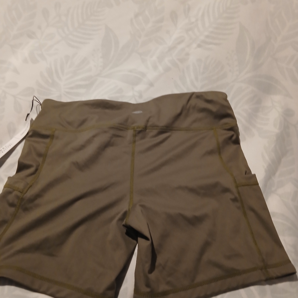 I am Becoming MFG Brand Ladies Green Workout Shorts. NWT. Size XL (12) - Picture 4 of 9